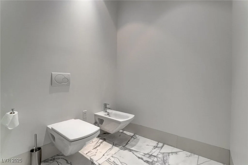 4575 Dean Martin, Las Vegas, NV 89103