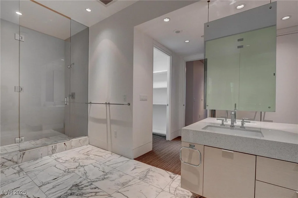 4575 Dean Martin, Las Vegas, NV 89103