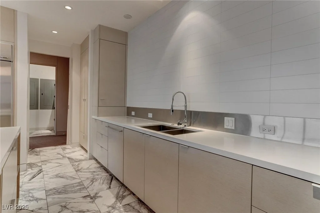 4575 Dean Martin, Las Vegas, NV 89103