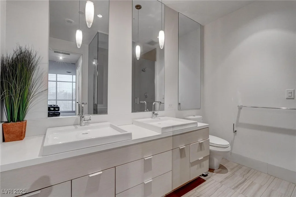 4575 Dean Martin, Las Vegas, NV 89103