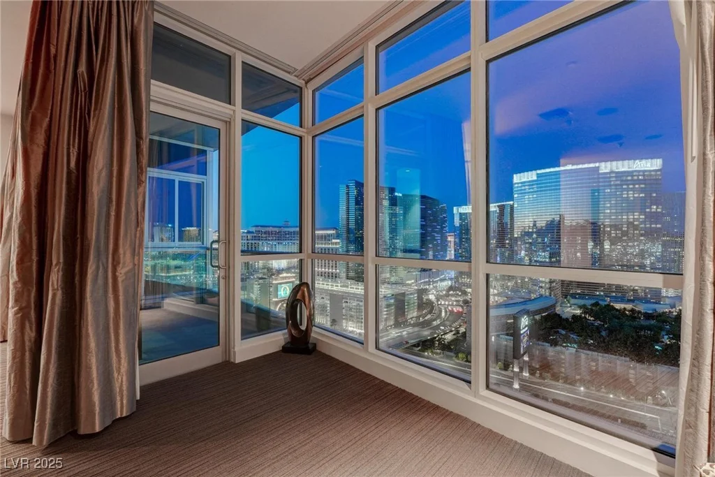 4575 Dean Martin, Las Vegas, NV 89103