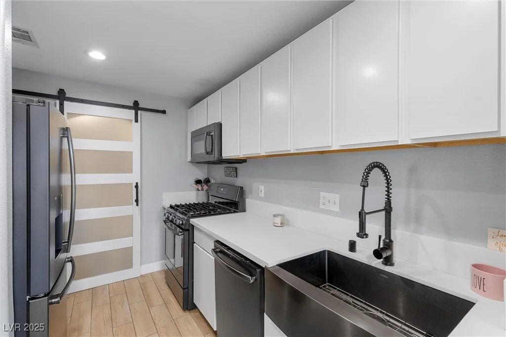 3950 Sandhill, Las Vegas, NV 89121