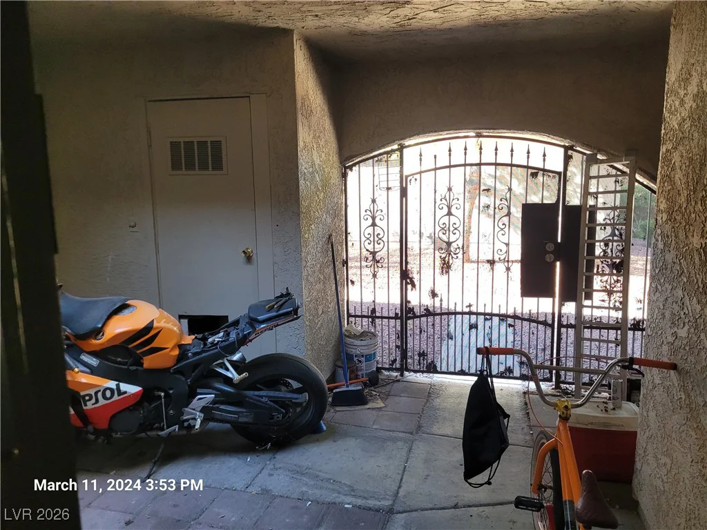808 Hedge, Las Vegas, NV 89110