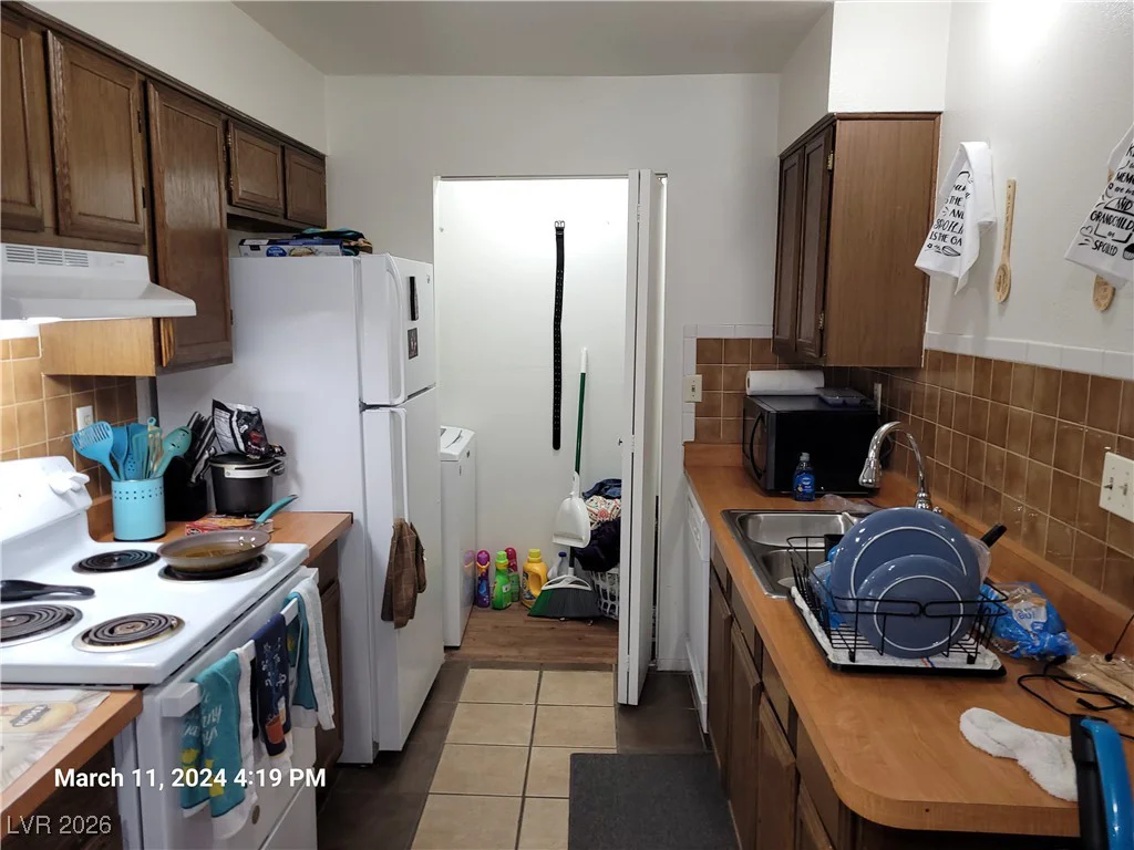808 Hedge, Las Vegas, NV 89110