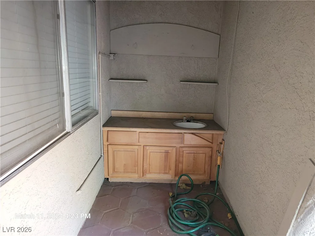 808 Hedge, Las Vegas, NV 89110