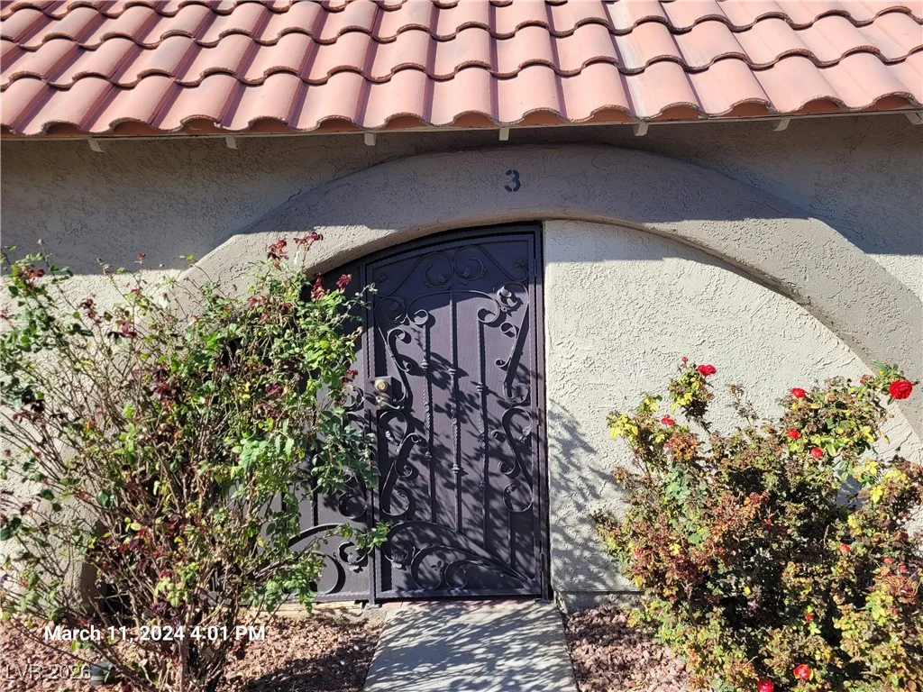 809 Hedge, Las Vegas, NV 89110