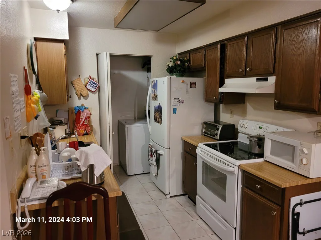 809 Hedge, Las Vegas, NV 89110