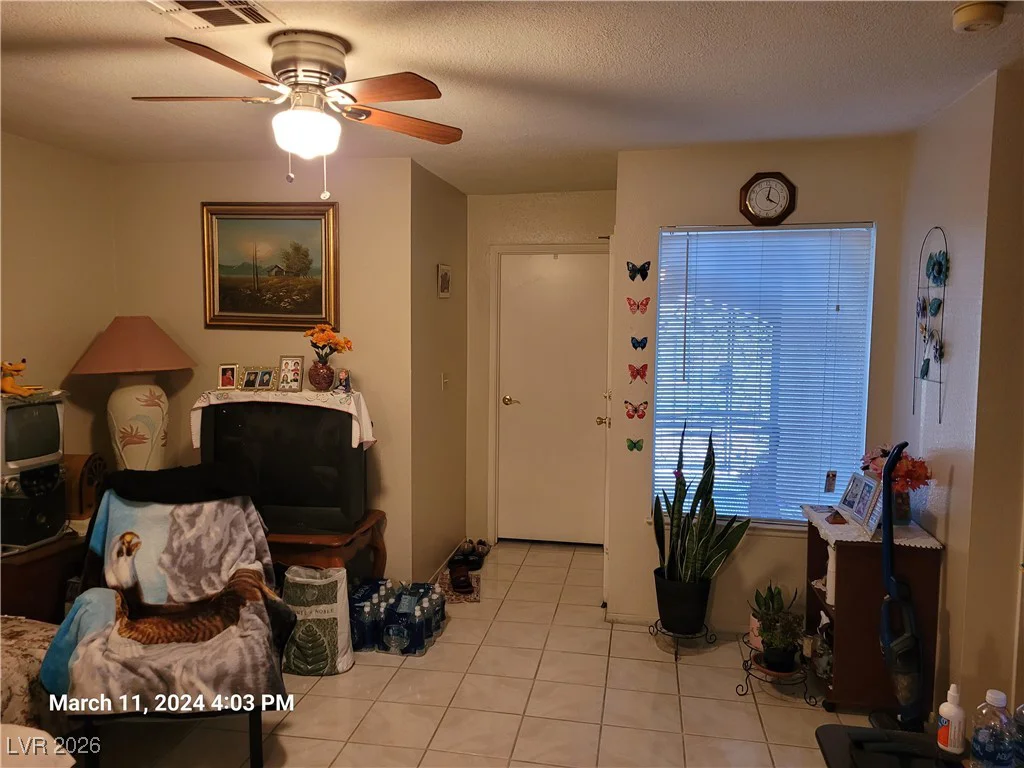 809 Hedge, Las Vegas, NV 89110