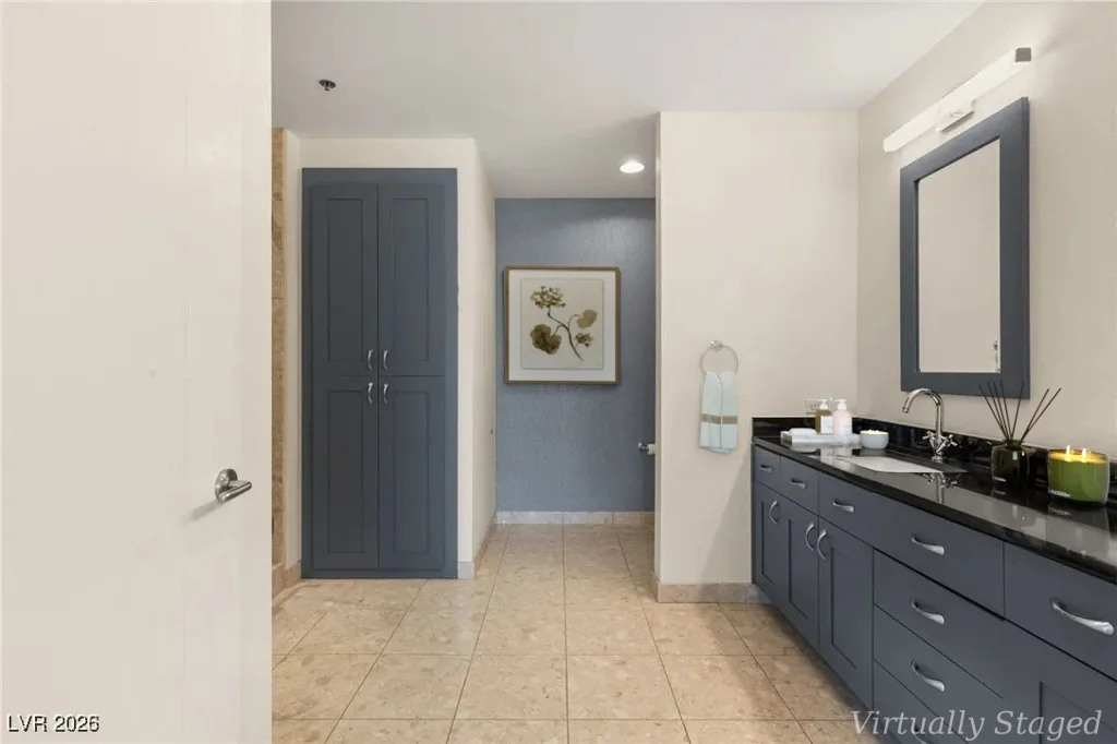 4525 Dean Martin, Las Vegas, NV 89103