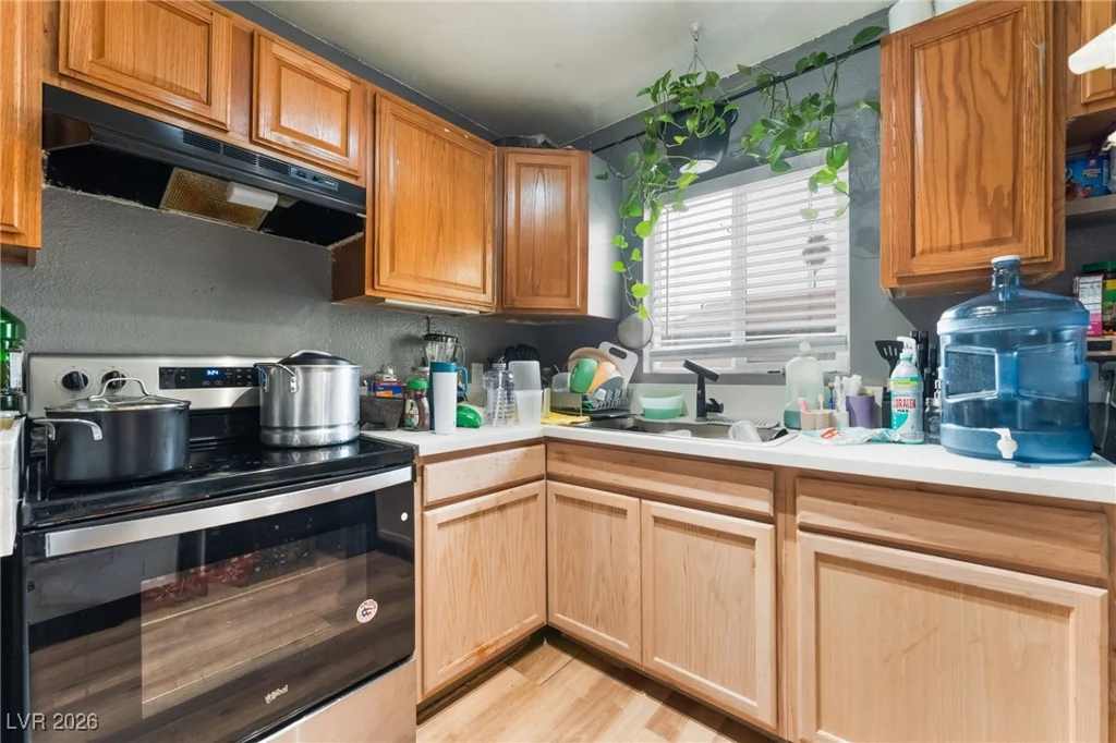 828 Sagman, Las Vegas, NV 89101