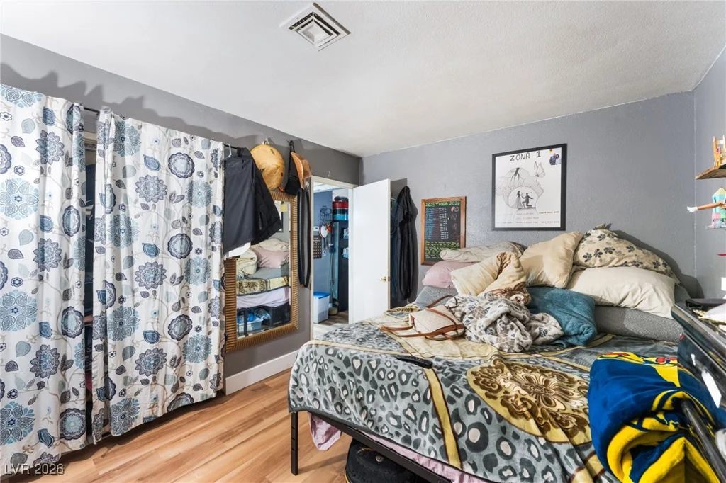 828 Sagman, Las Vegas, NV 89101