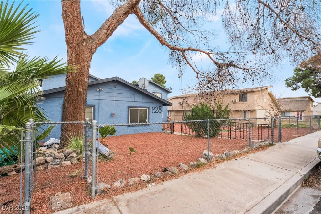 828 Sagman, Las Vegas, NV 89101