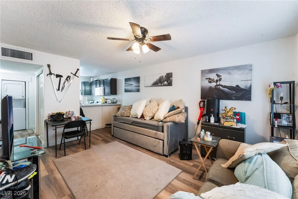 828 Sagman, Las Vegas, NV 89101