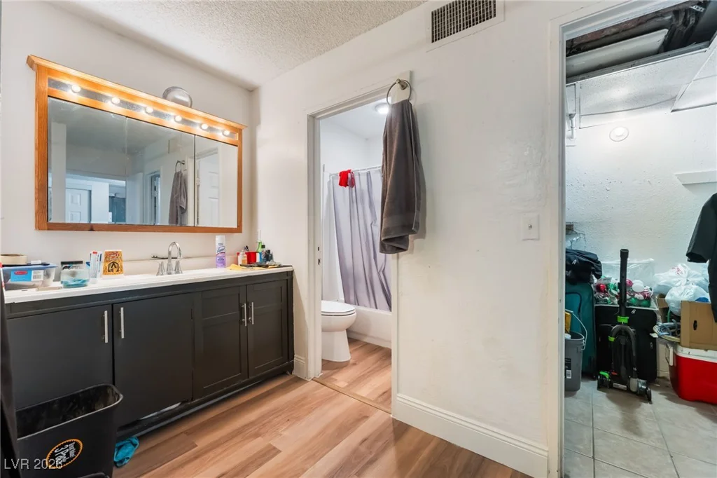 828 Sagman, Las Vegas, NV 89101