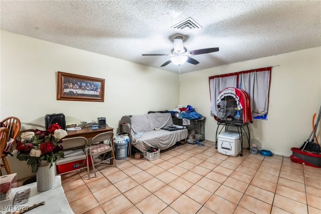 828 Sagman, Las Vegas, NV 89101