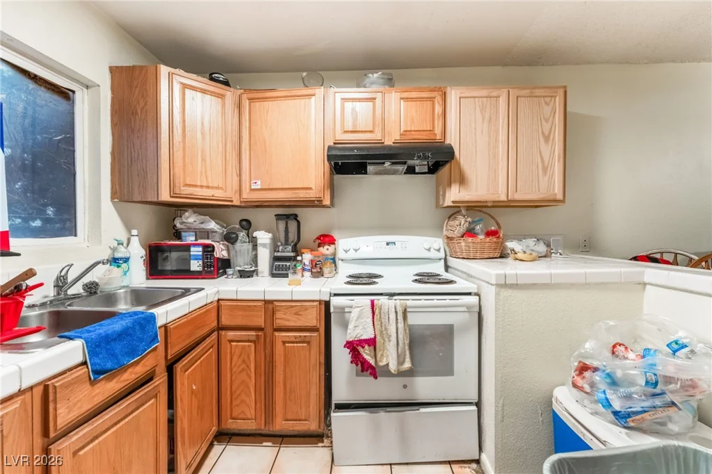 828 Sagman, Las Vegas, NV 89101