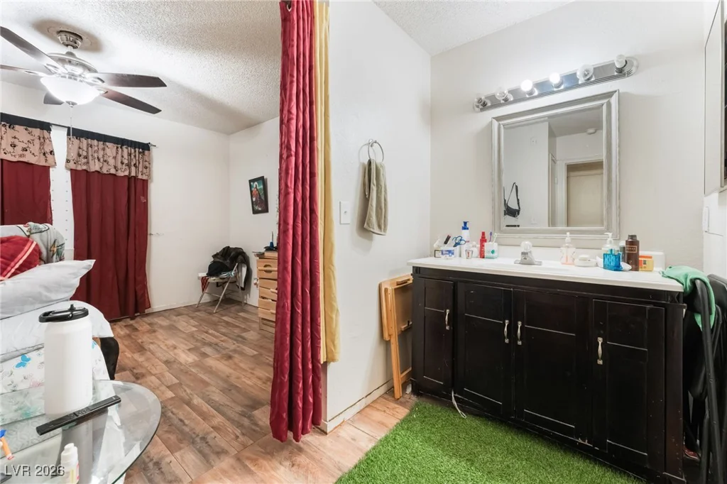 828 Sagman, Las Vegas, NV 89101