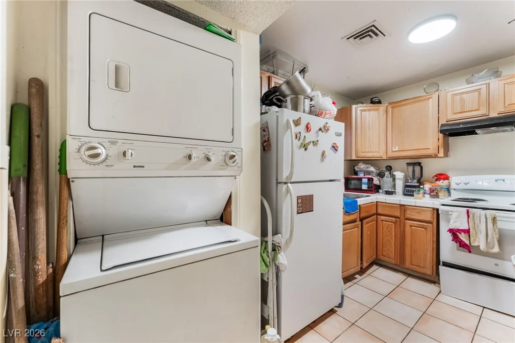 828 Sagman, Las Vegas, NV 89101