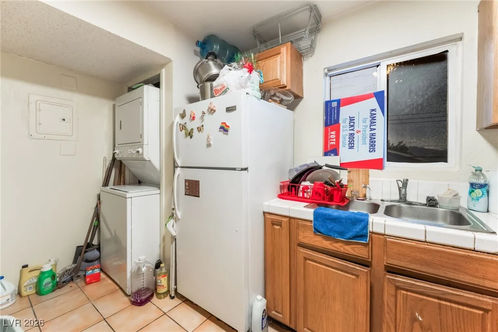 828 Sagman, Las Vegas, NV 89101
