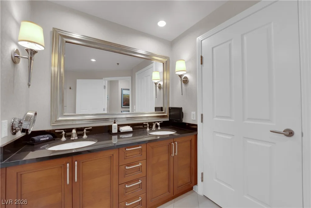 135 Harmon, Las Vegas, NV 89109