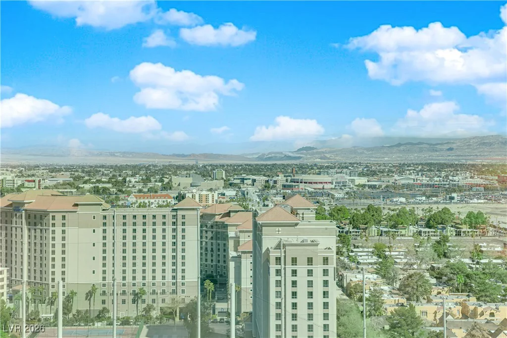 135 Harmon, Las Vegas, NV 89109