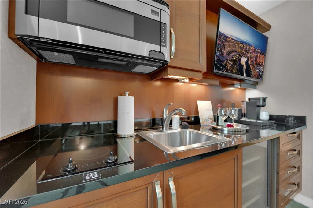 135 Harmon, Las Vegas, NV 89109