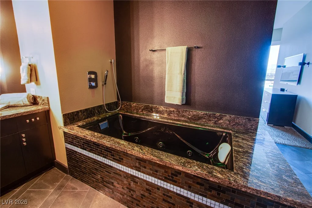 4525 Dean Martin, Las Vegas, NV 89103
