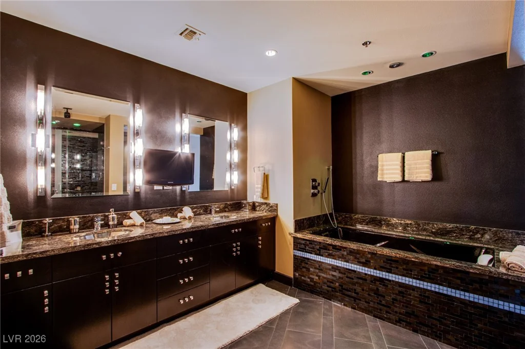 4525 Dean Martin, Las Vegas, NV 89103
