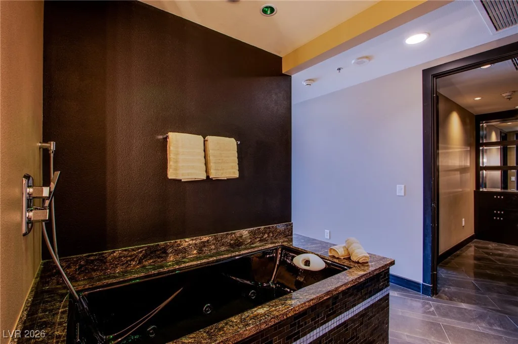 4525 Dean Martin, Las Vegas, NV 89103