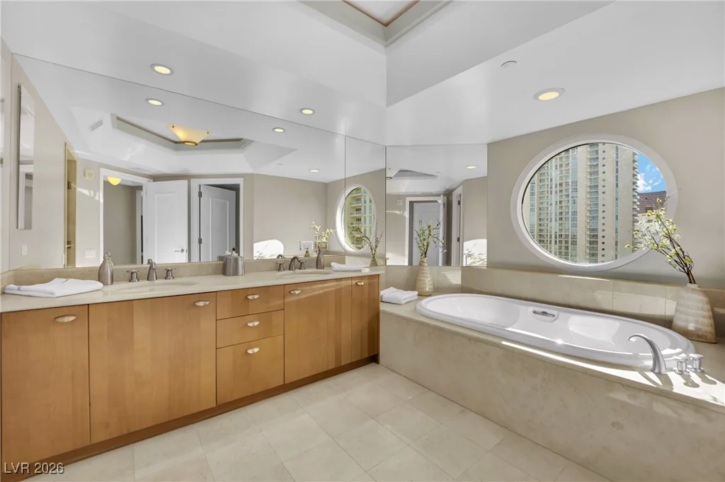 2777 Paradise, Las Vegas, NV 89109