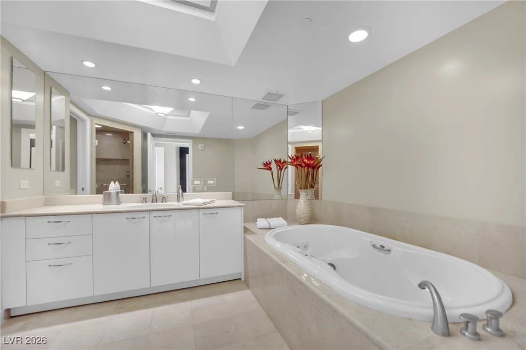 2777 Paradise, Las Vegas, NV 89109