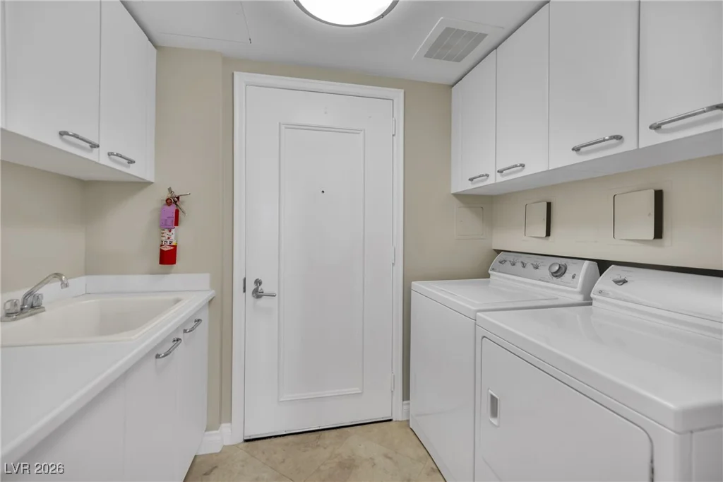 2777 Paradise, Las Vegas, NV 89109