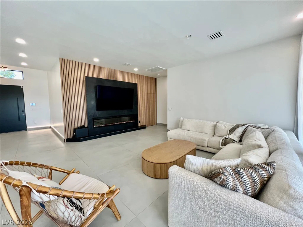 5790 Westwind, Las Vegas, NV 89118