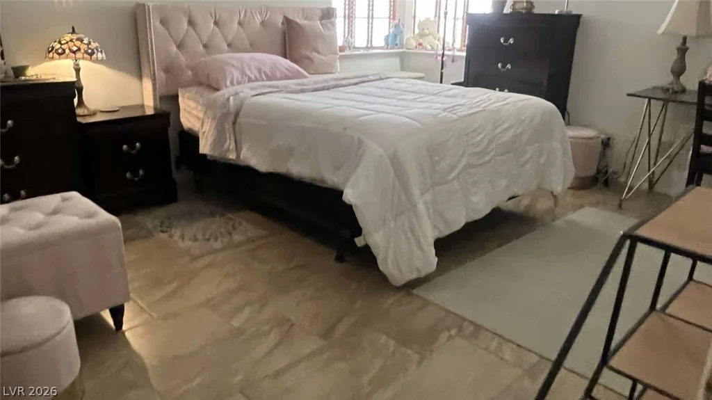5832 Sutcliffe, Las Vegas, NV 89110