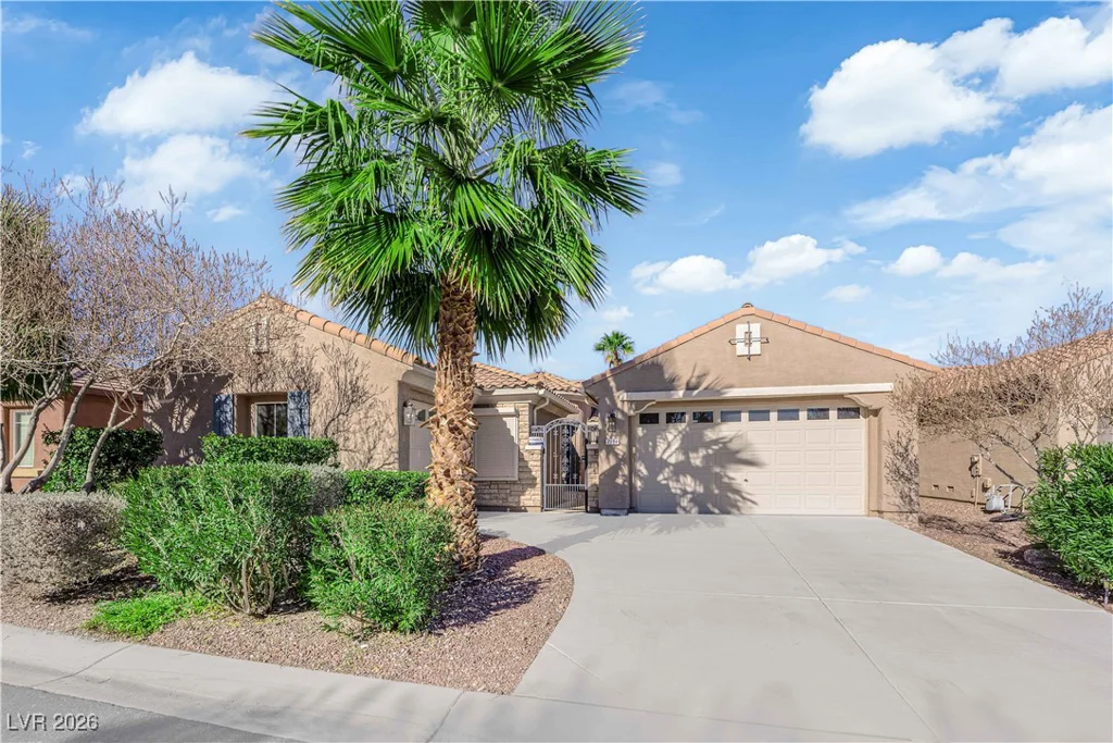 7304 Royal Melbourne, Las Vegas, NV 89131
