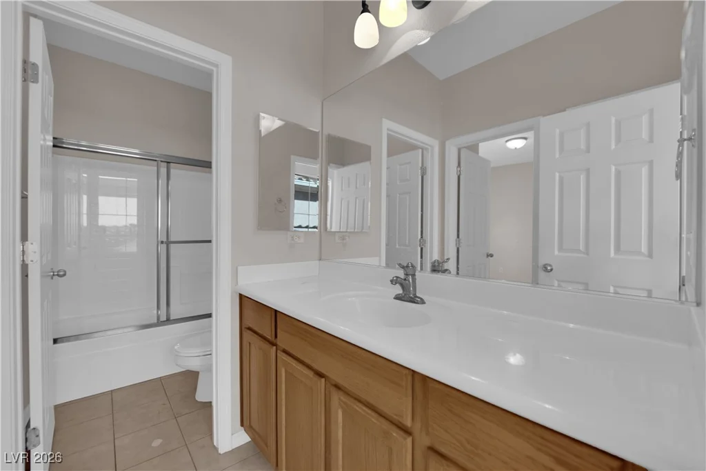 7304 Royal Melbourne, Las Vegas, NV 89131