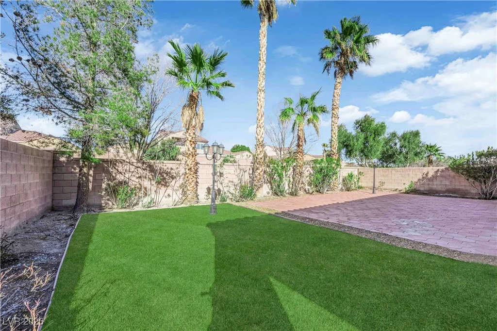 7304 Royal Melbourne, Las Vegas, NV 89131