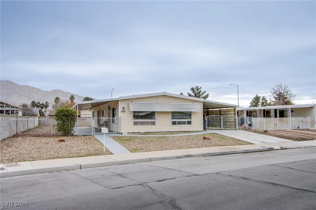 360 Sir Richard East, Las Vegas, NV 89110