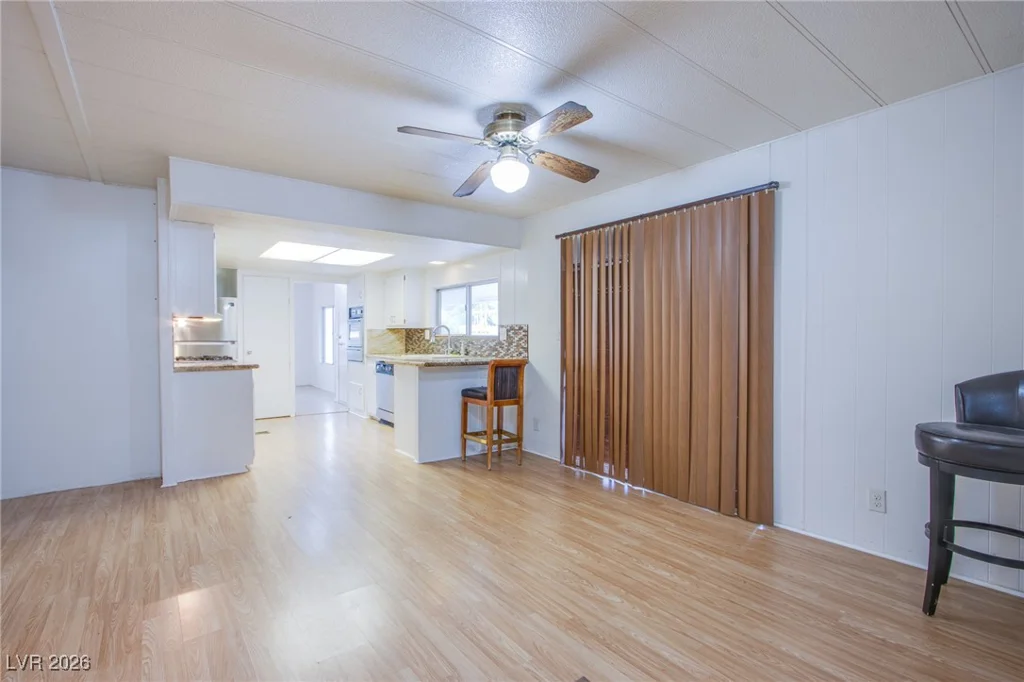 360 Sir Richard East, Las Vegas, NV 89110
