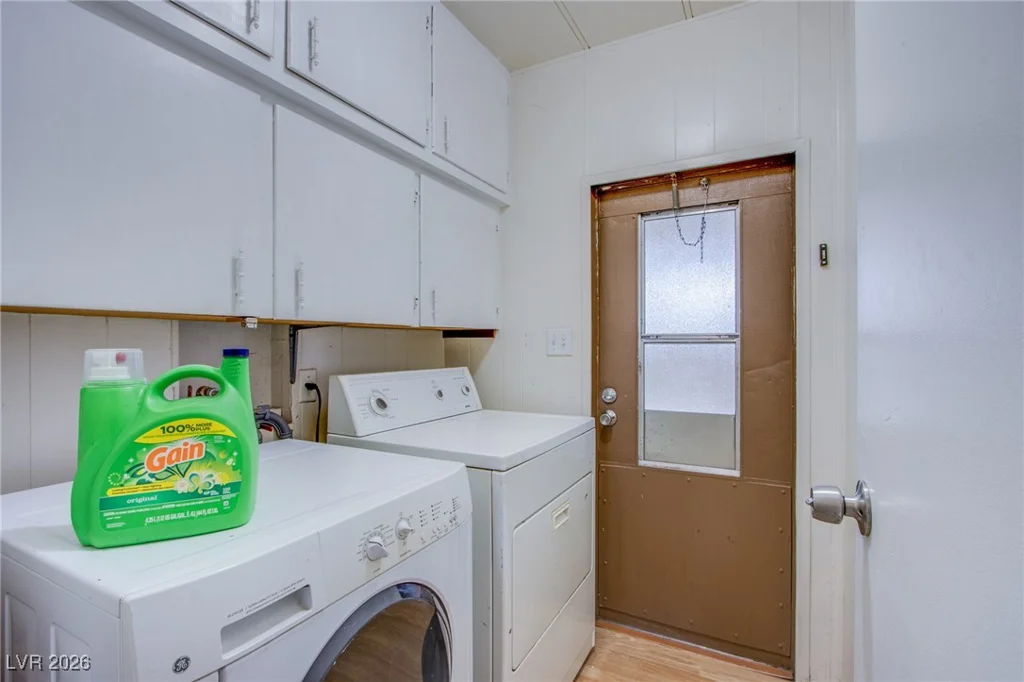 360 Sir Richard East, Las Vegas, NV 89110