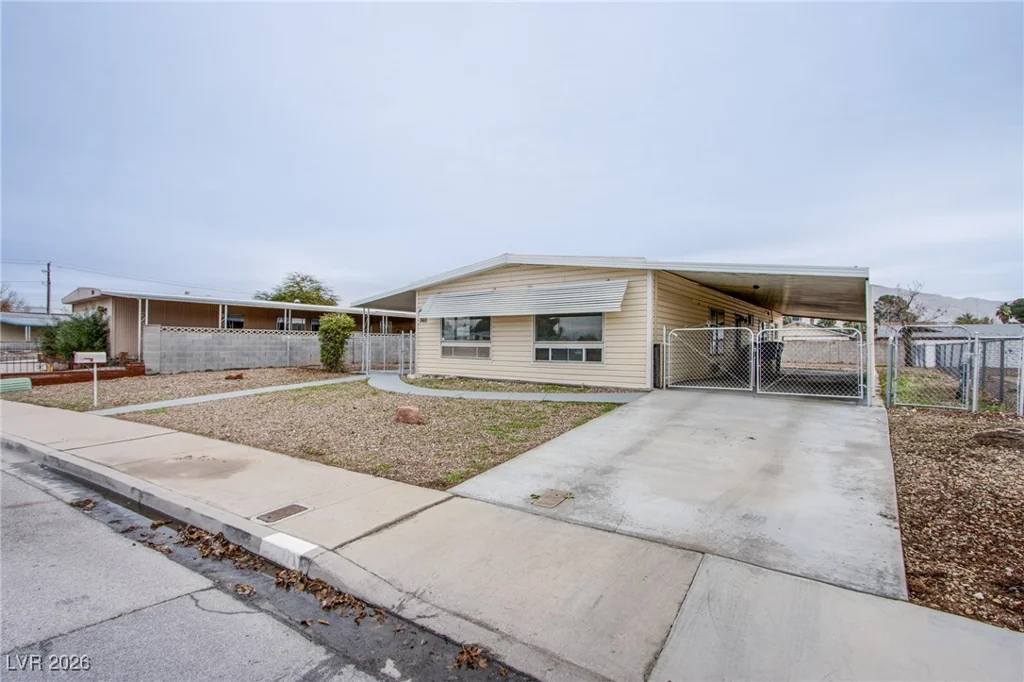 360 Sir Richard East, Las Vegas, NV 89110