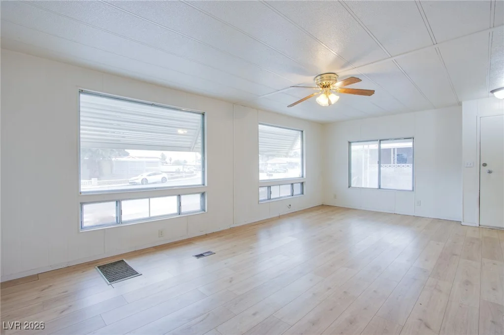 360 Sir Richard East, Las Vegas, NV 89110