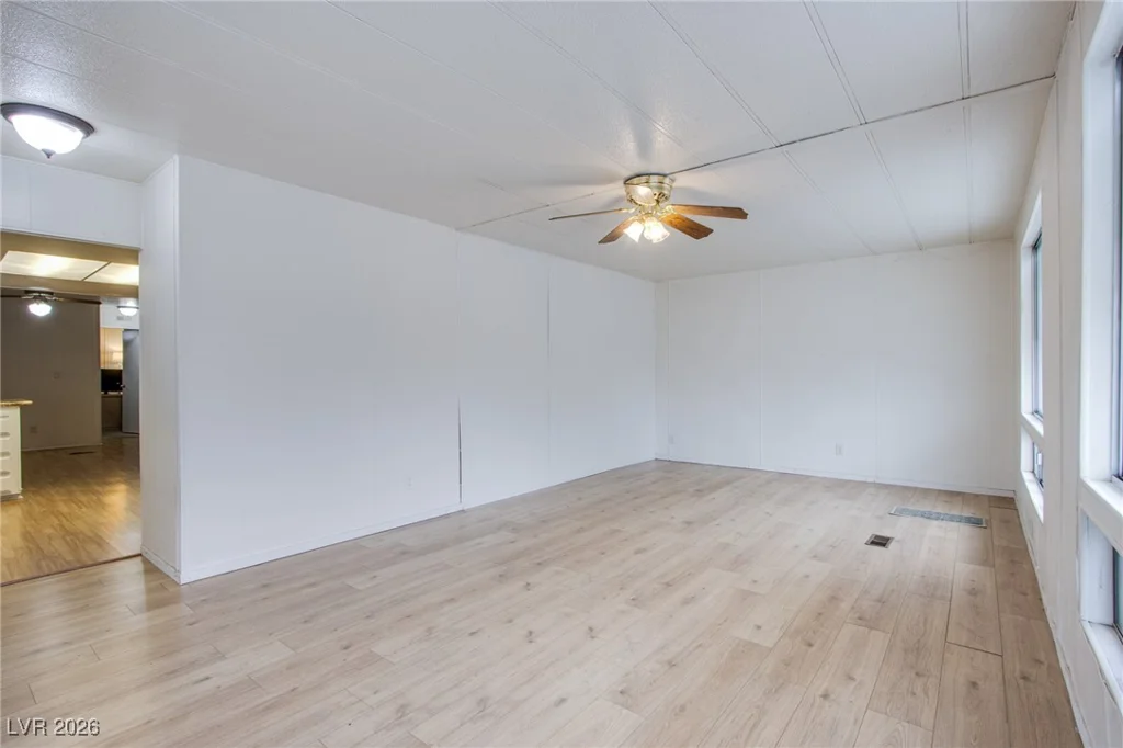 360 Sir Richard East, Las Vegas, NV 89110