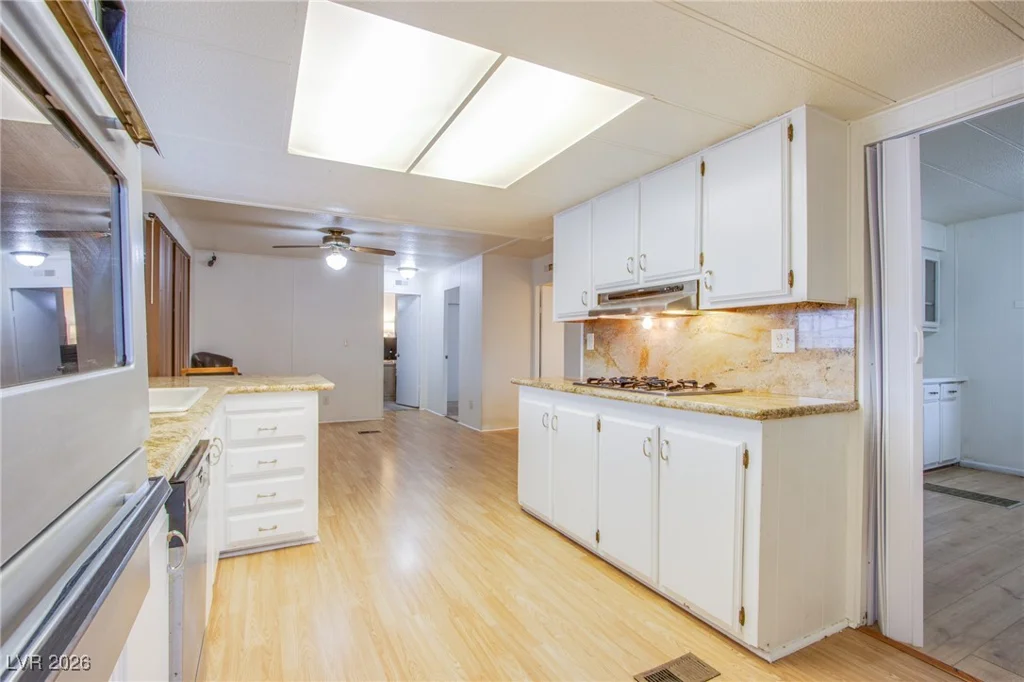 360 Sir Richard East, Las Vegas, NV 89110