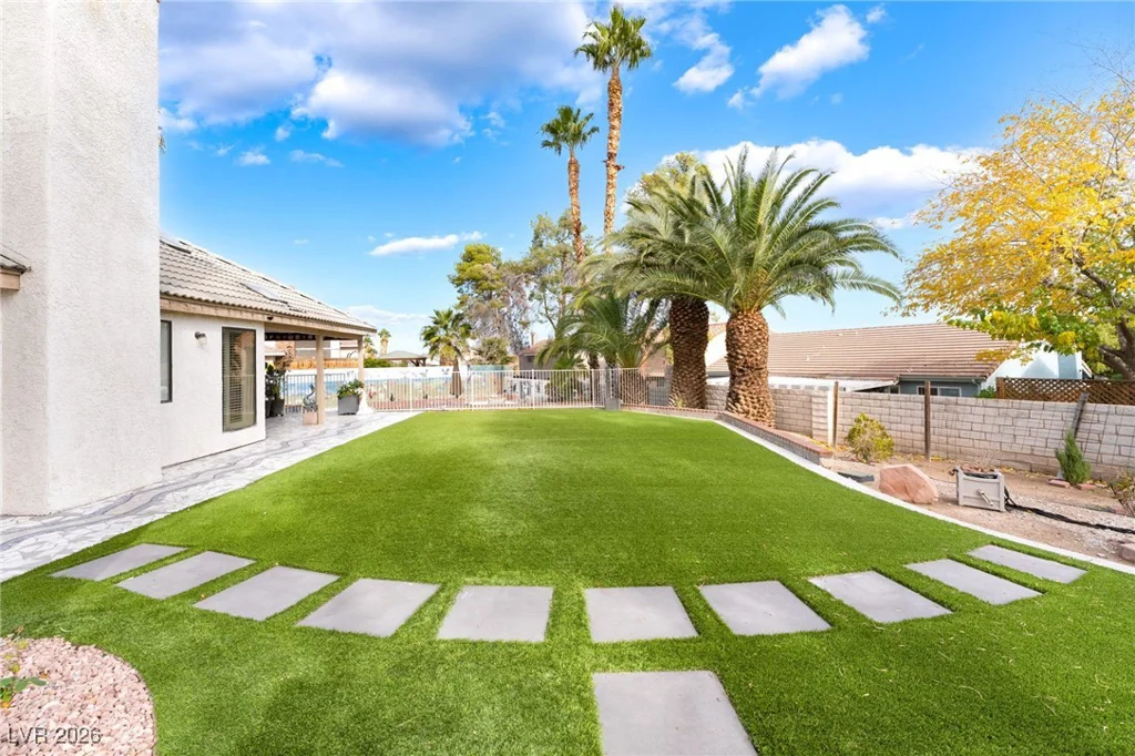 8 Hummingbird, Henderson, NV 89014