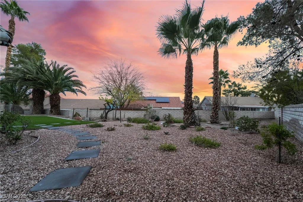 8 Hummingbird, Henderson, NV 89014