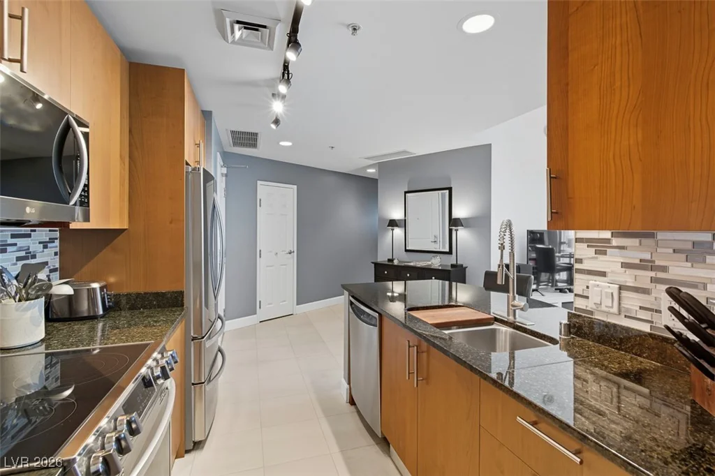 200 Sahara, Las Vegas, NV 89102