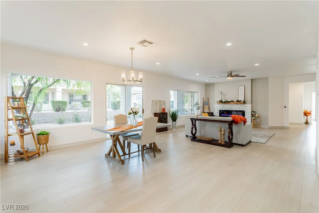 2589 Evansville, Henderson, NV 89052