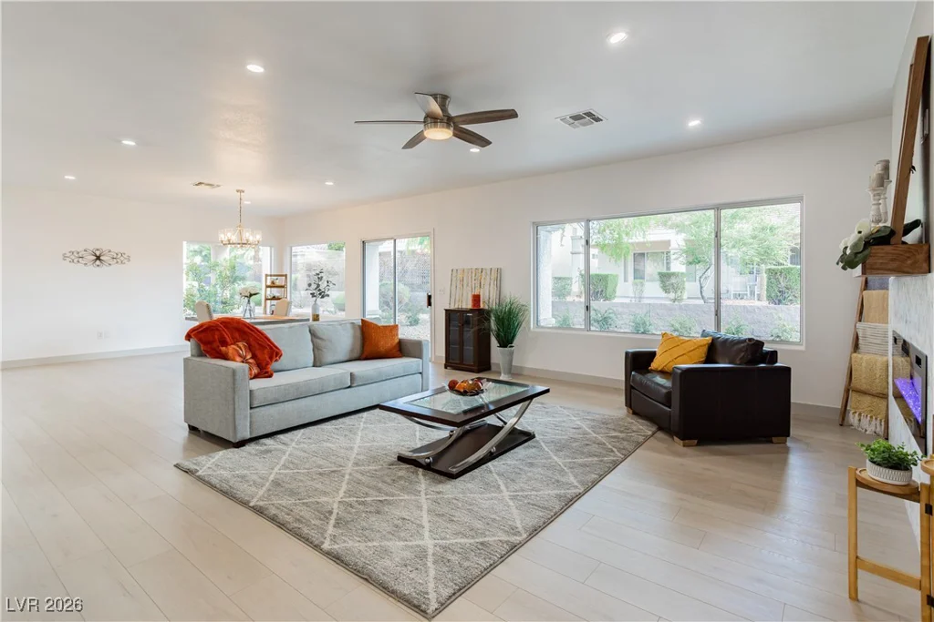 2589 Evansville, Henderson, NV 89052
