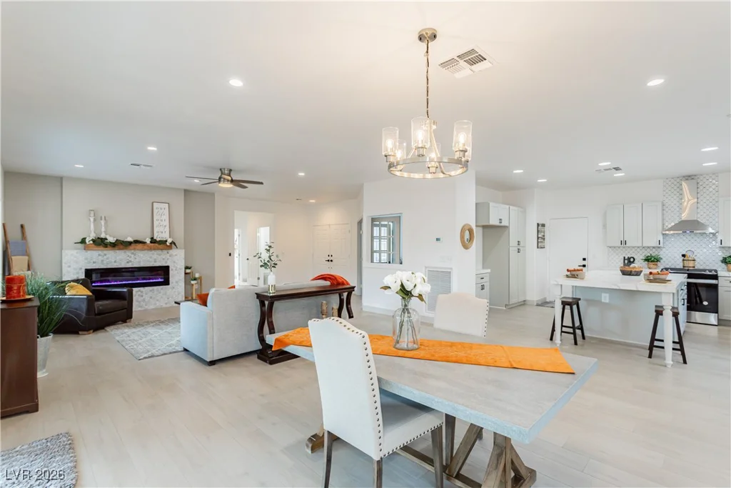 2589 Evansville, Henderson, NV 89052